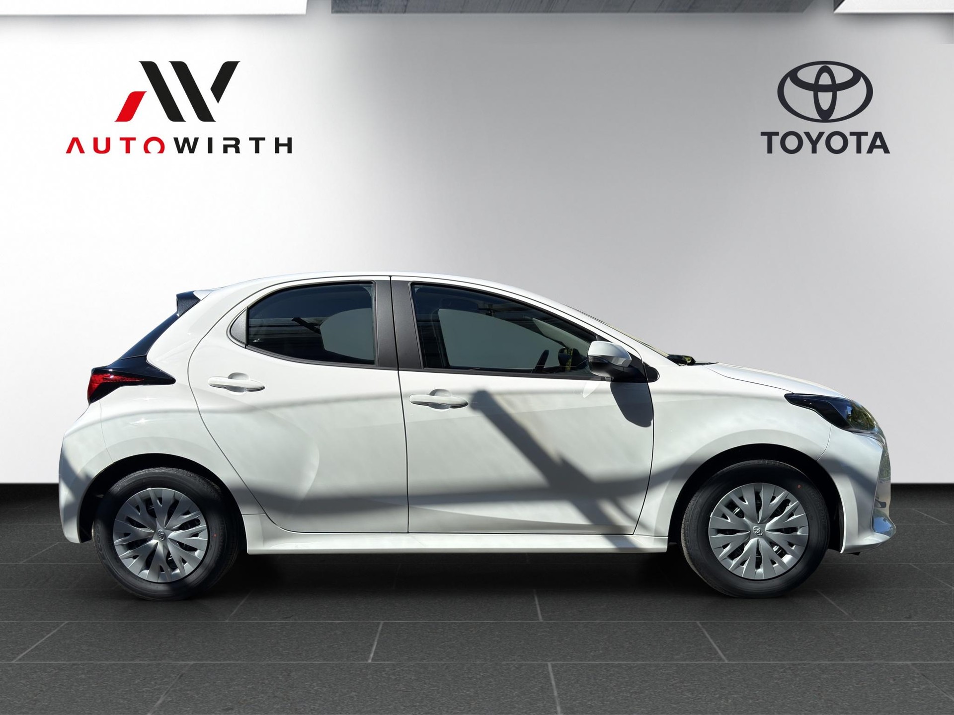 TOYOTA Yaris 1.5 VVT-i HSD Comfort-image-3