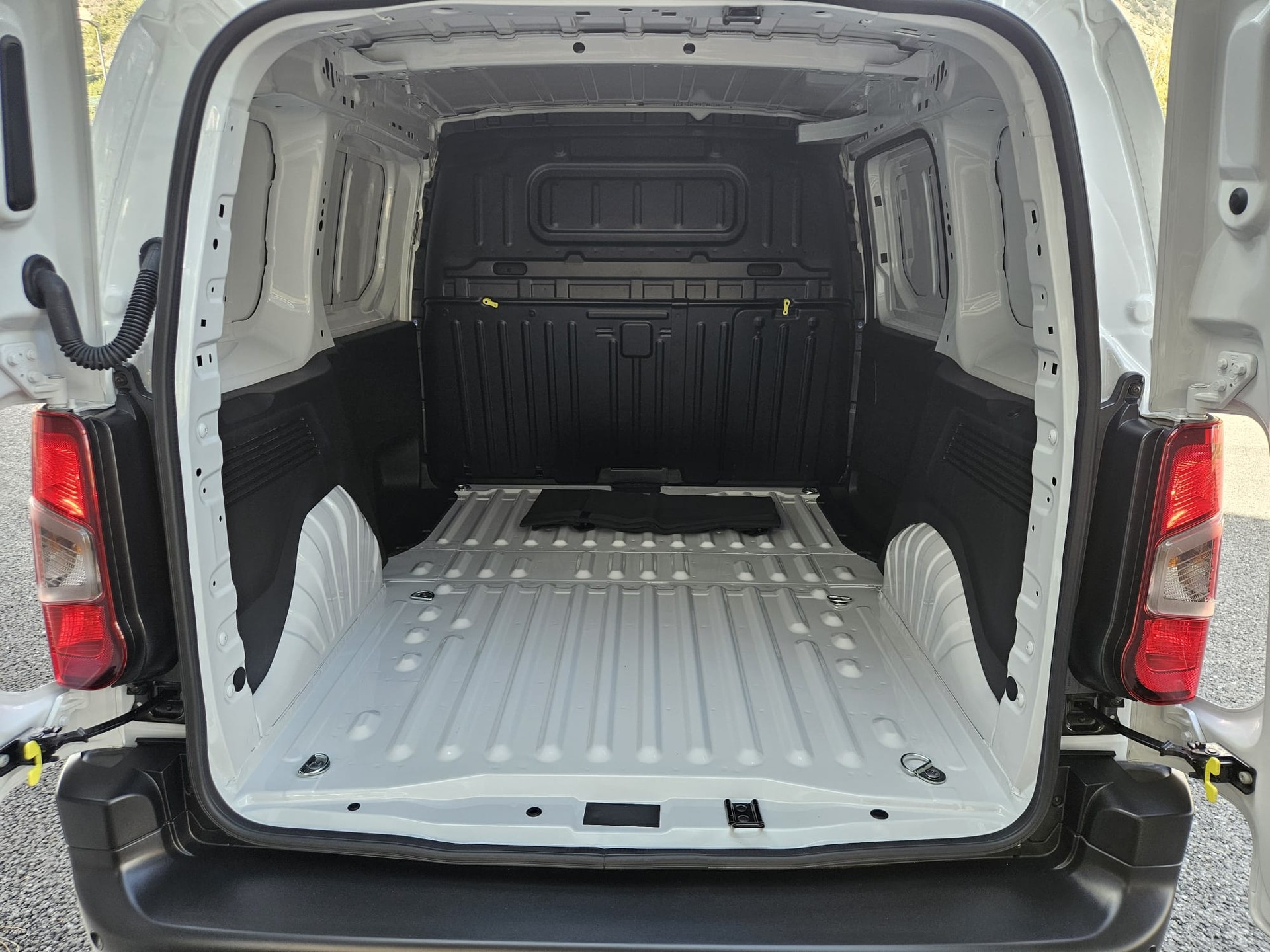FIAT Doblo 1.5 BlueHDi L1 1000kg A-image-15
