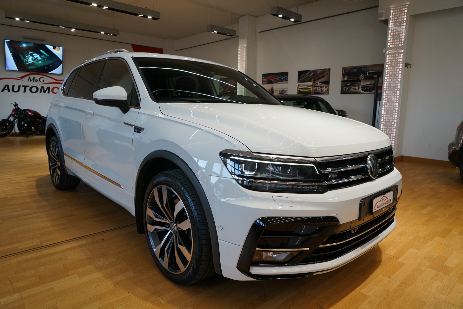 VW Tiguan Allspace 2.0 TDI SCR R-Line 4Motion DSG 7-Sitzer-image-2