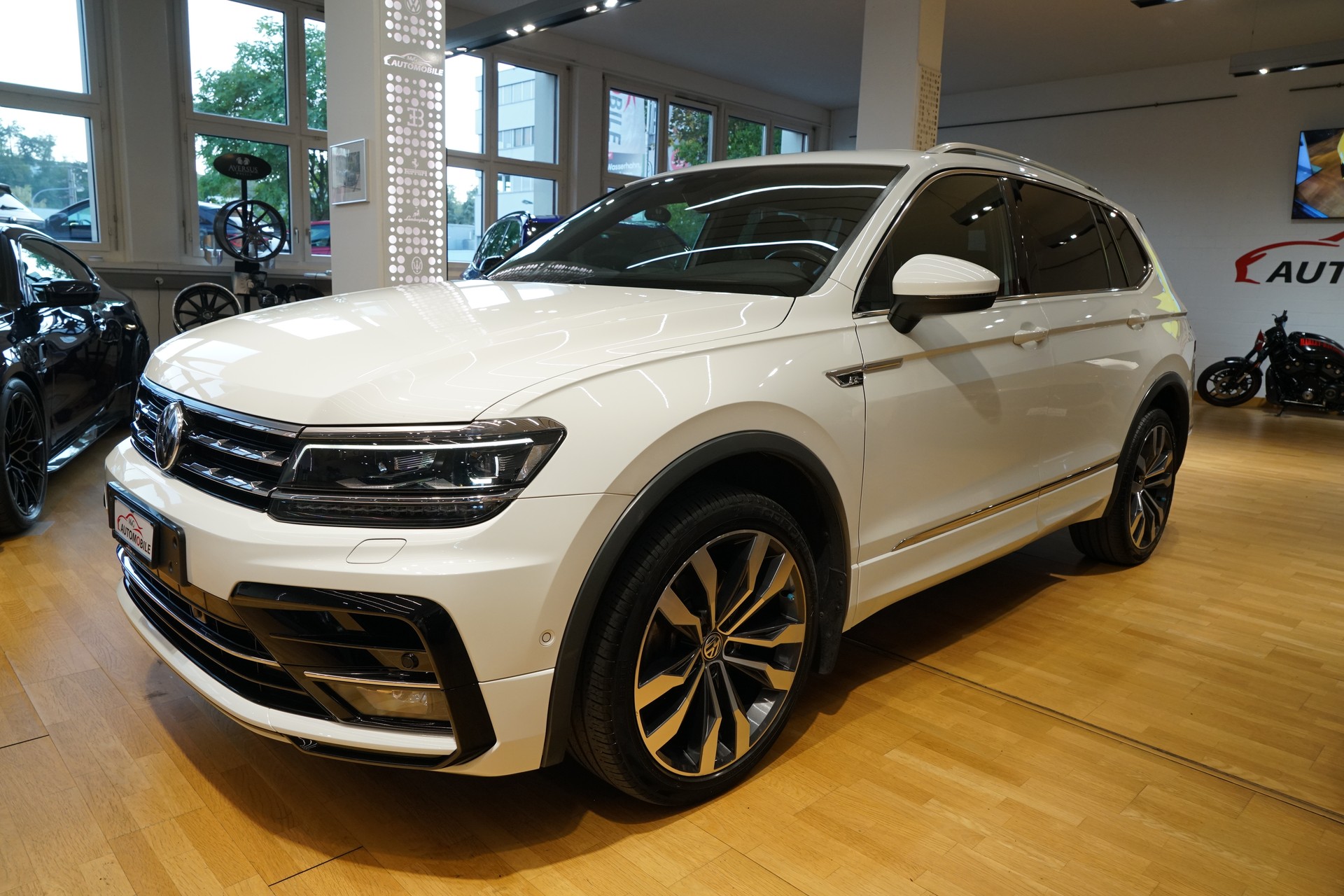 VW Tiguan Allspace 2.0 TDI SCR R-Line 4Motion DSG 7-Sitzer-image-0
