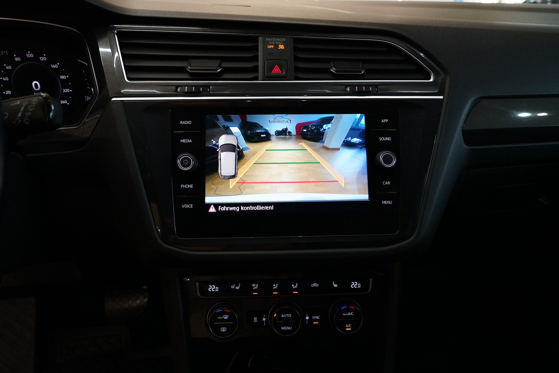 VW Tiguan Allspace 2.0 TDI SCR R-Line 4Motion DSG 7-Sitzer-image-14