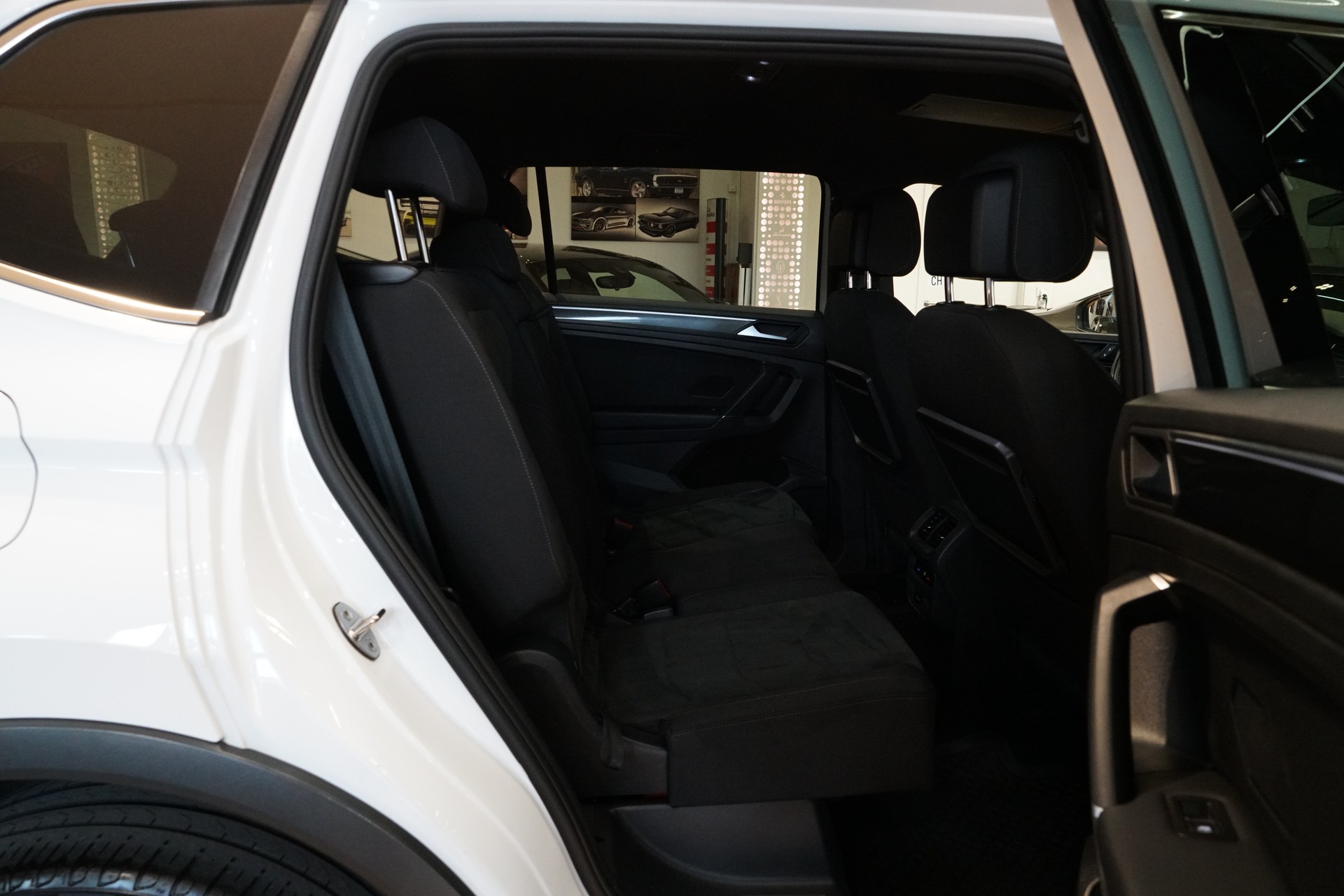 VW Tiguan Allspace 2.0 TDI SCR R-Line 4Motion DSG 7-Sitzer-image-20