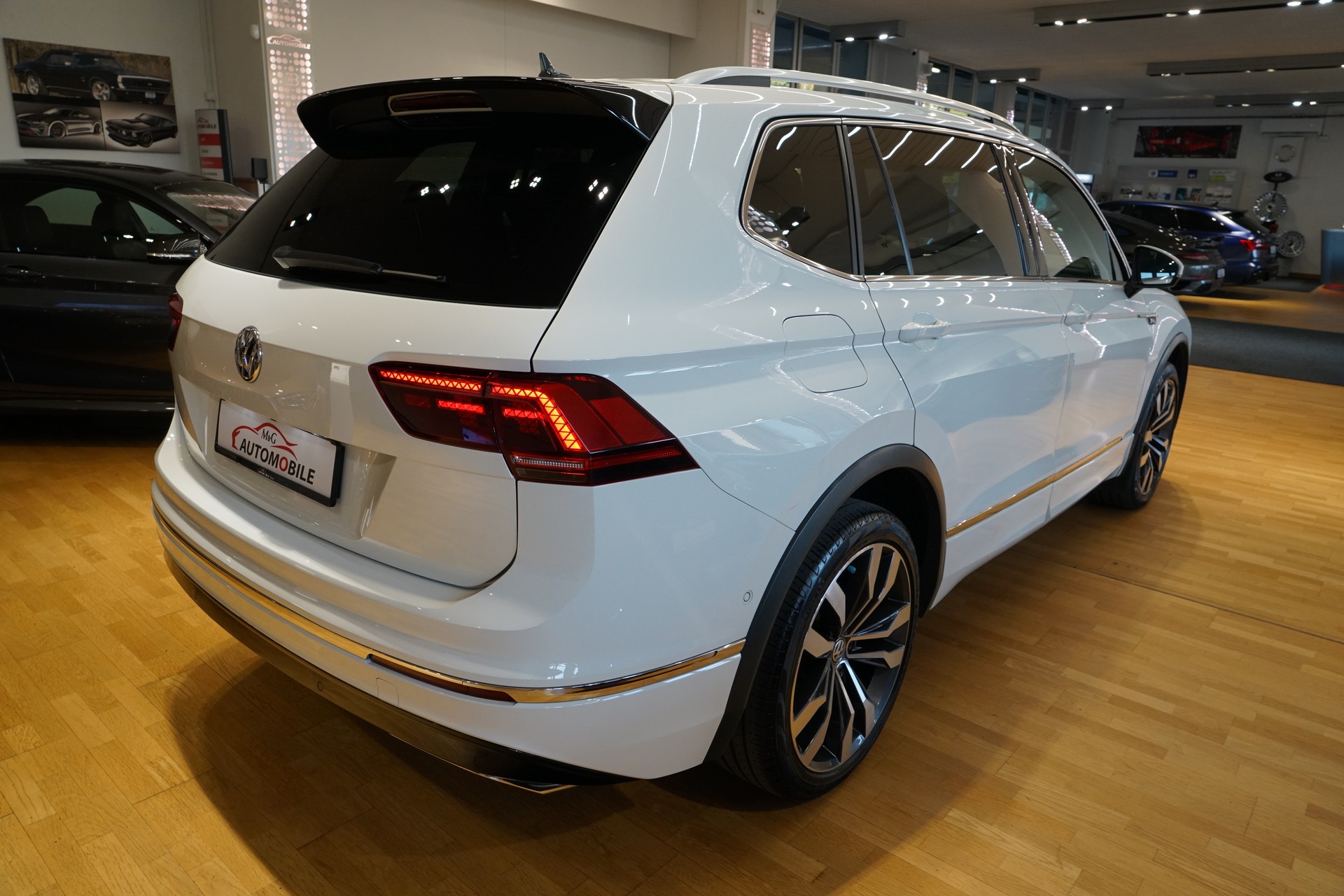 VW Tiguan Allspace 2.0 TDI SCR R-Line 4Motion DSG 7-Sitzer-image-6