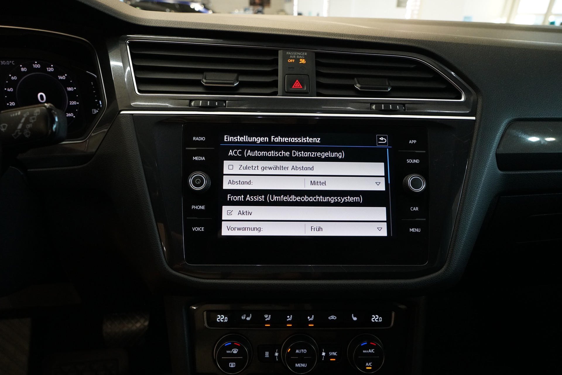VW Tiguan Allspace 2.0 TDI SCR R-Line 4Motion DSG 7-Sitzer-image-16