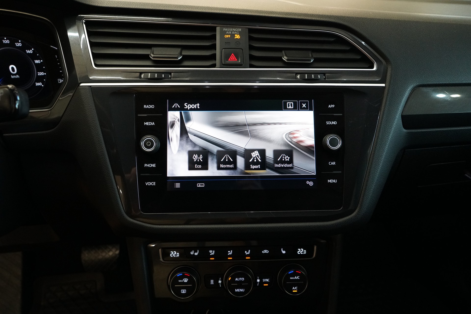 VW Tiguan Allspace 2.0 TDI SCR R-Line 4Motion DSG 7-Sitzer-image-15