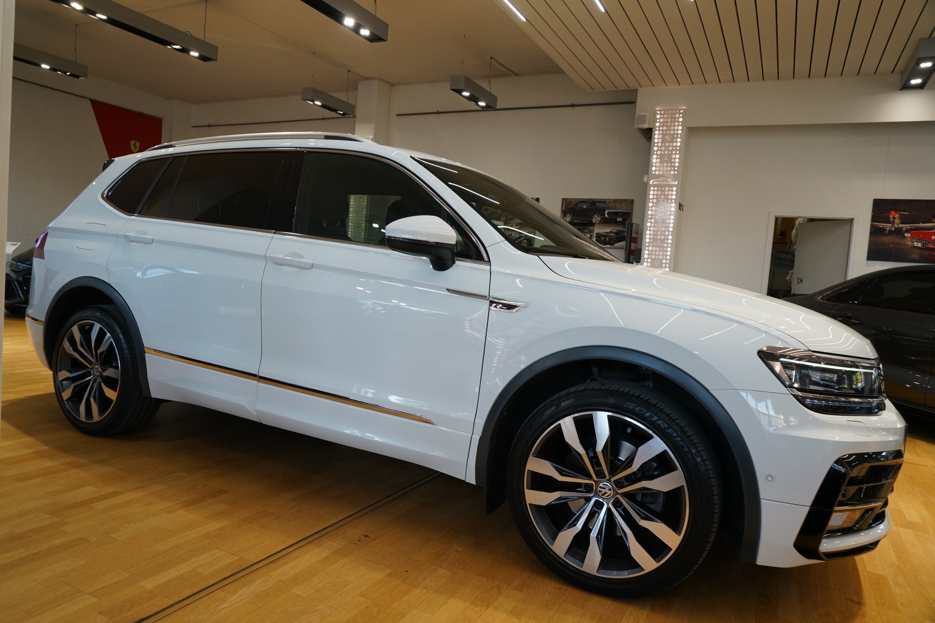VW Tiguan Allspace 2.0 TDI SCR R-Line 4Motion DSG 7-Sitzer-image-9