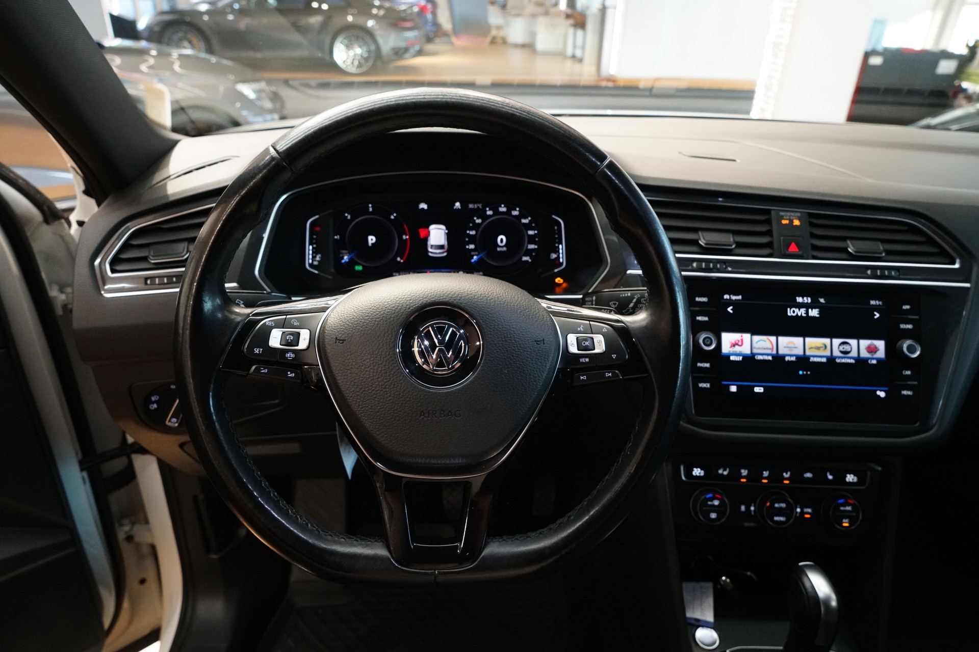 VW Tiguan Allspace 2.0 TDI SCR R-Line 4Motion DSG 7-Sitzer-image-13