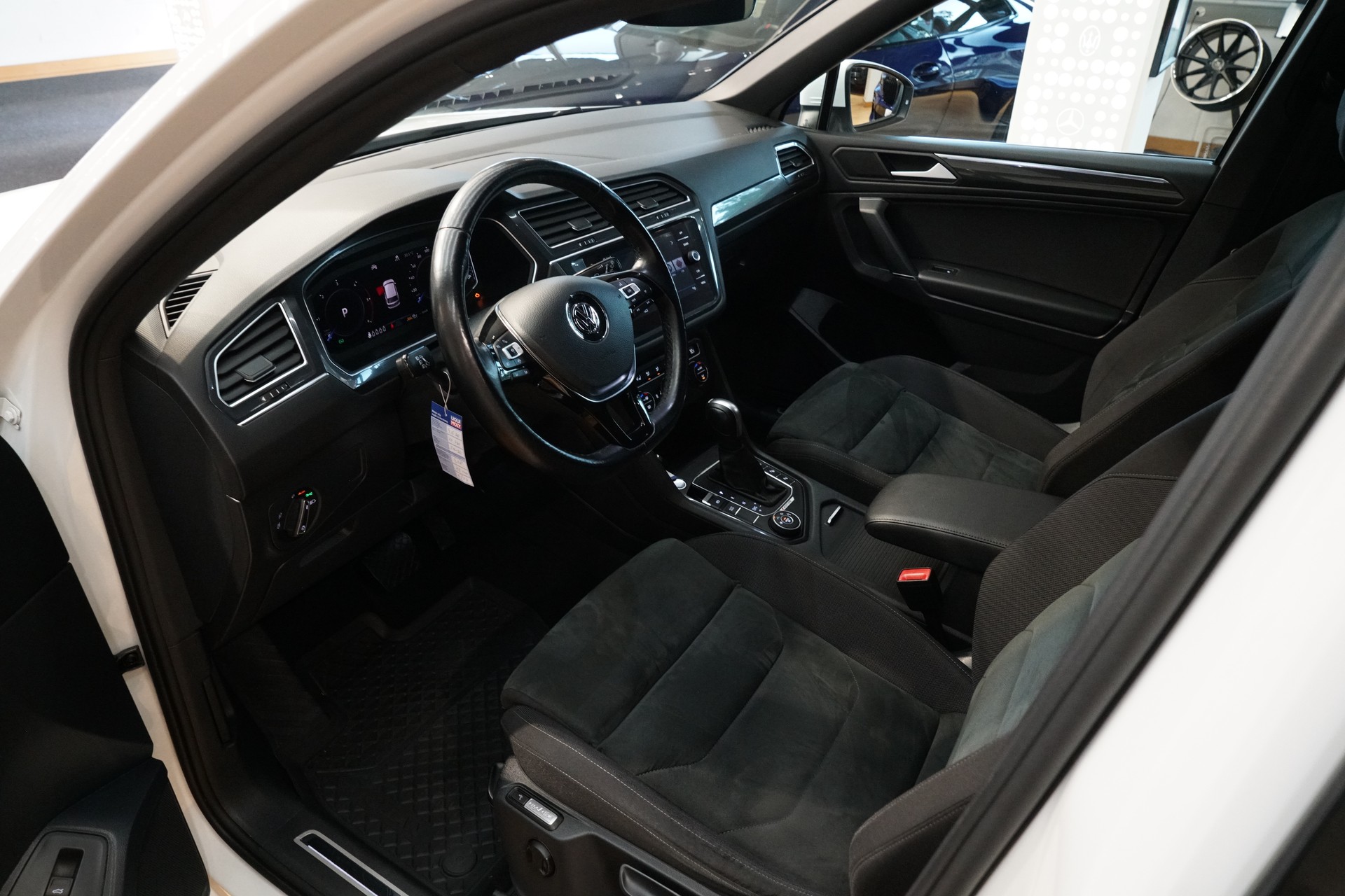 VW Tiguan Allspace 2.0 TDI SCR R-Line 4Motion DSG 7-Sitzer-image-10