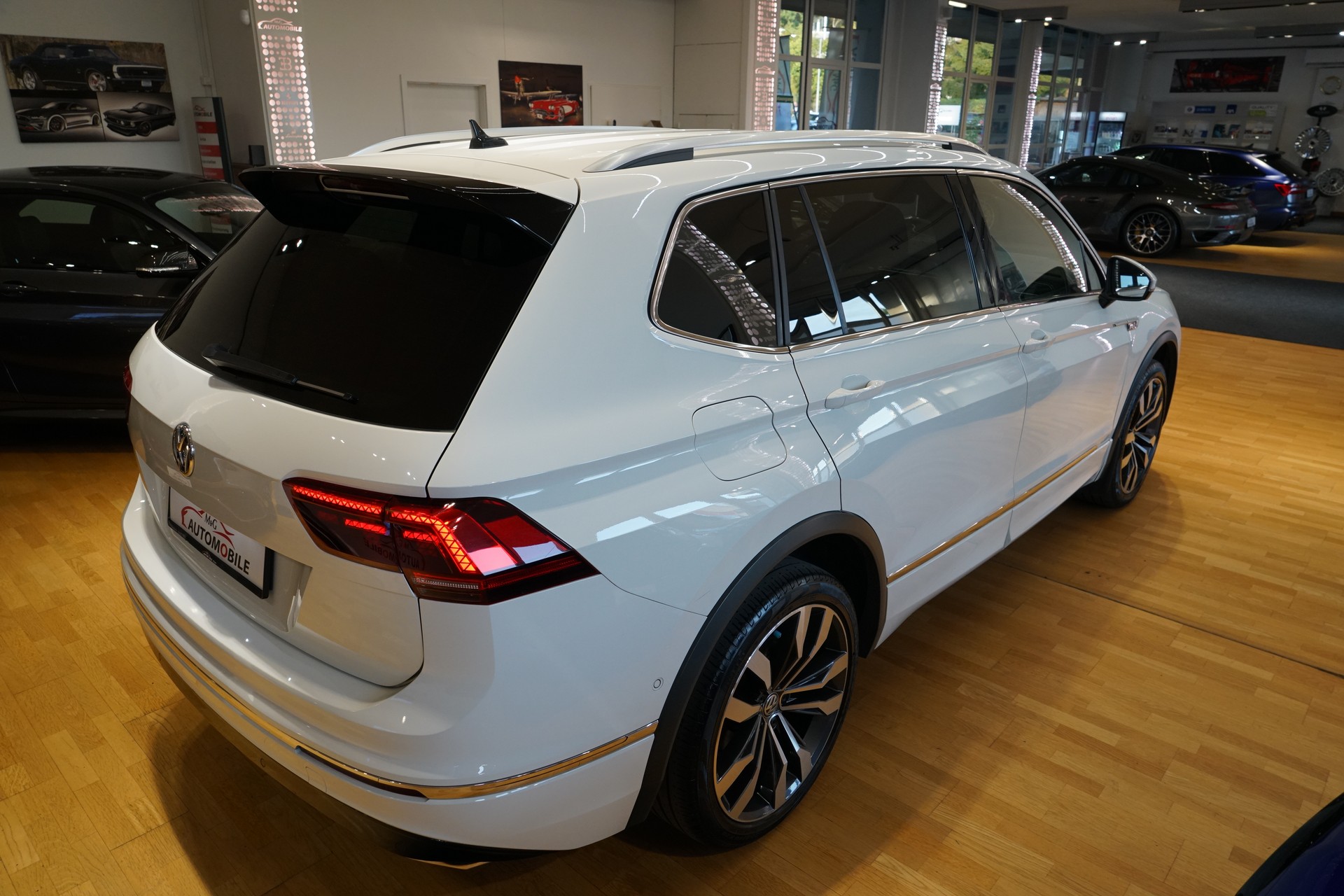 VW Tiguan Allspace 2.0 TDI SCR R-Line 4Motion DSG 7-Sitzer-image-8