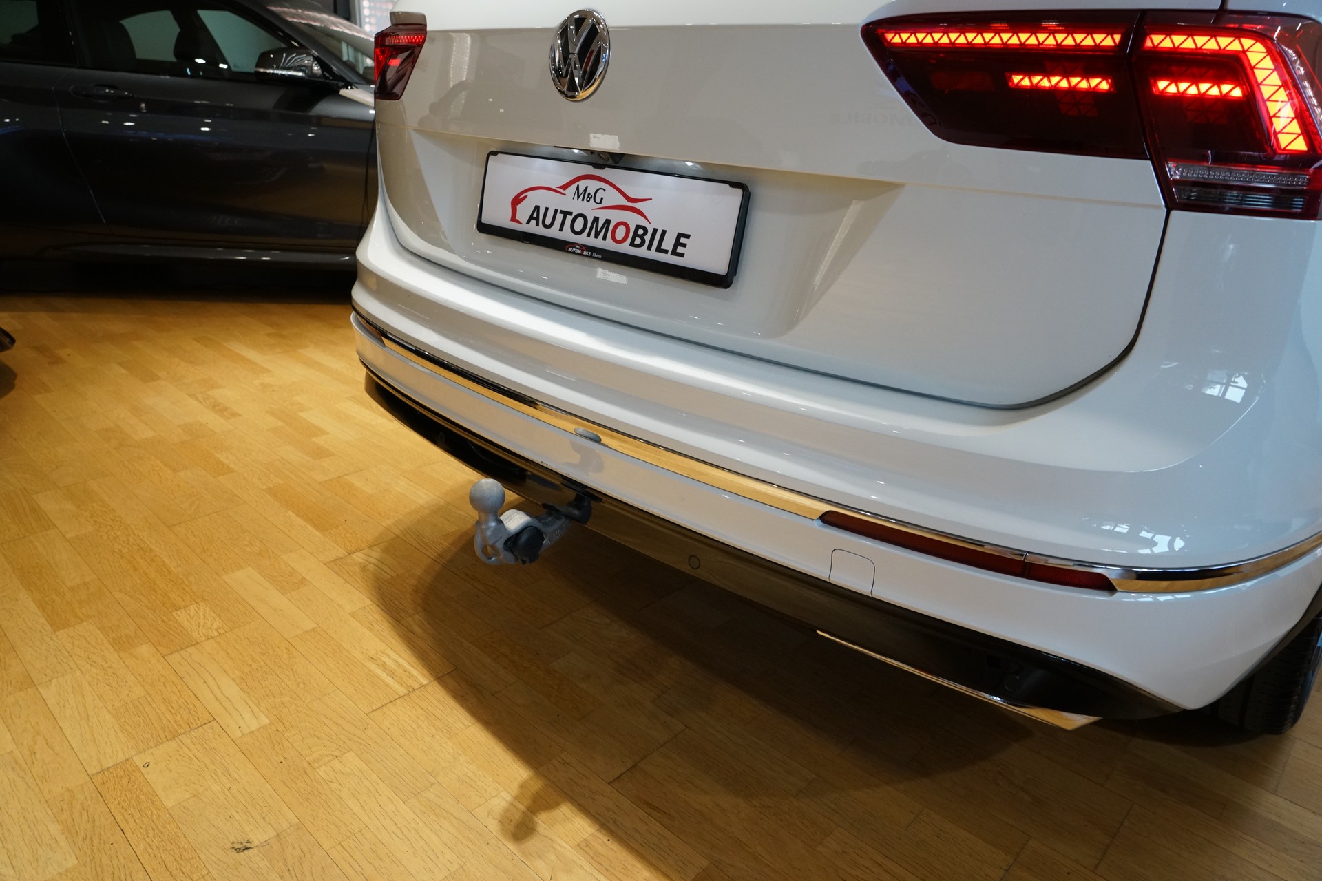 VW Tiguan Allspace 2.0 TDI SCR R-Line 4Motion DSG 7-Sitzer-image-7