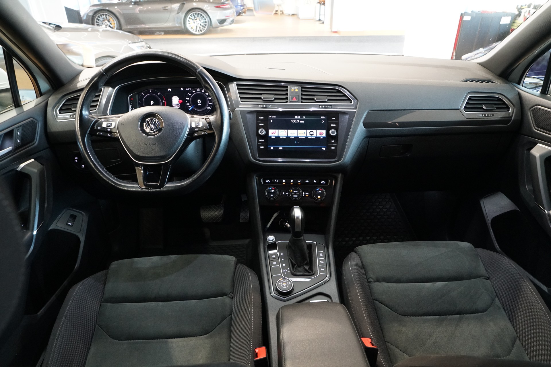 VW Tiguan Allspace 2.0 TDI SCR R-Line 4Motion DSG 7-Sitzer-image-11