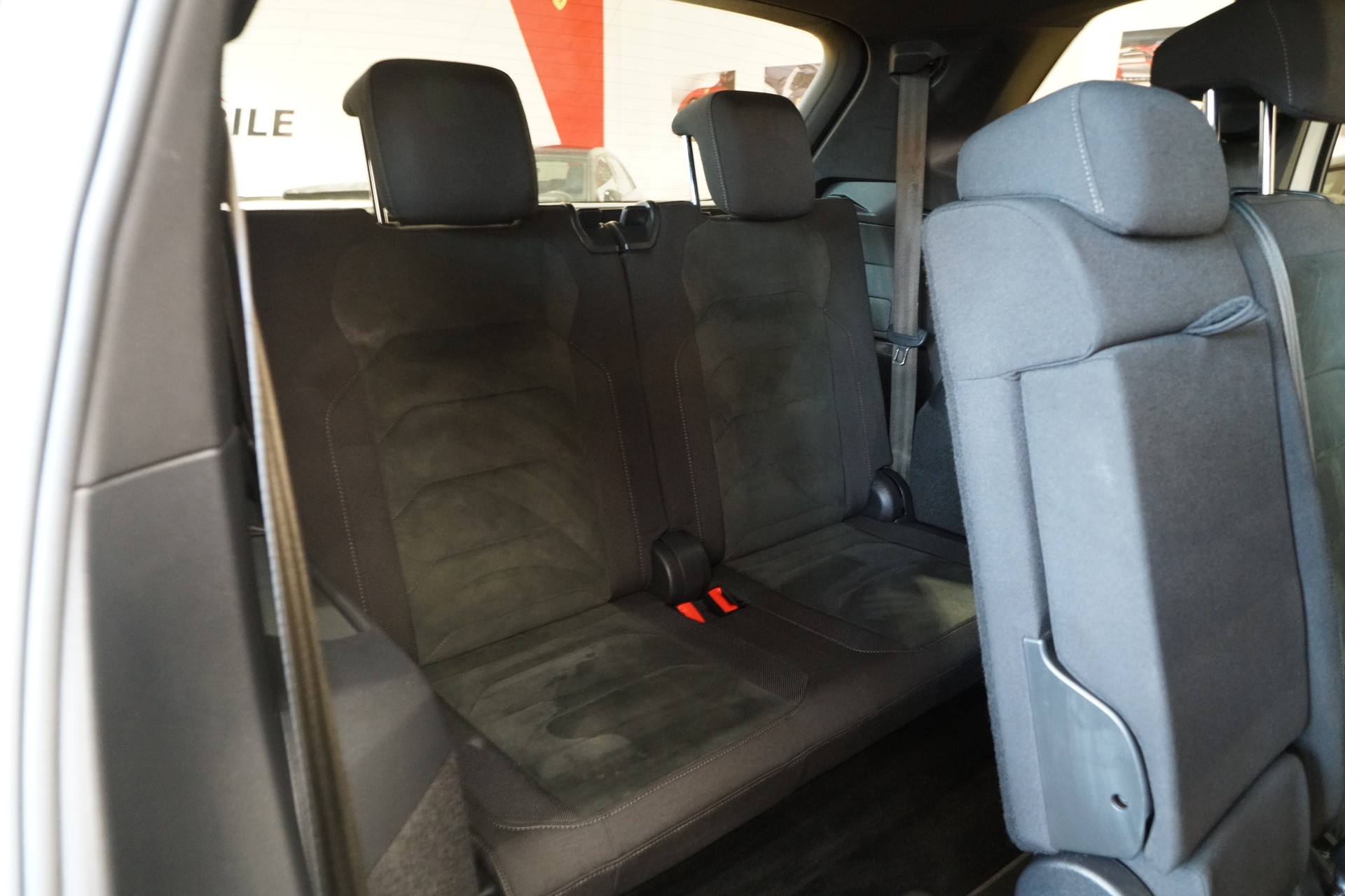 VW Tiguan Allspace 2.0 TDI SCR R-Line 4Motion DSG 7-Sitzer-image-21