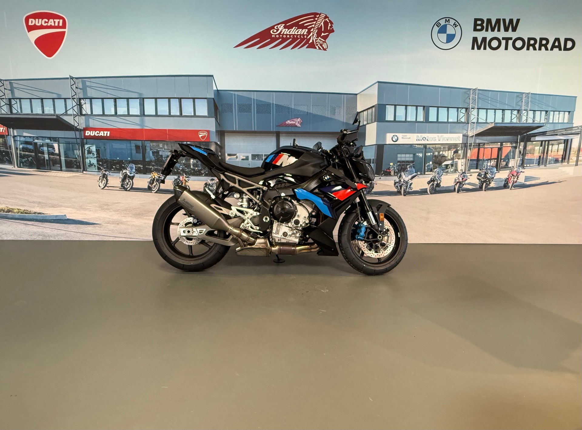 BMW M 1000 R-image-4