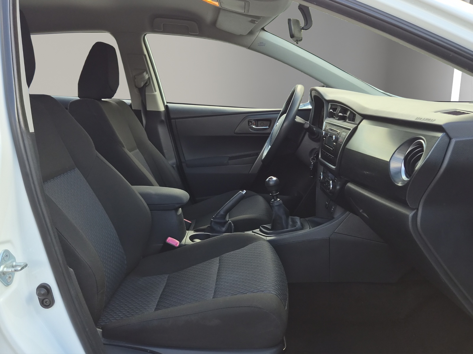 TOYOTA Auris 1.33 Terra-image-12