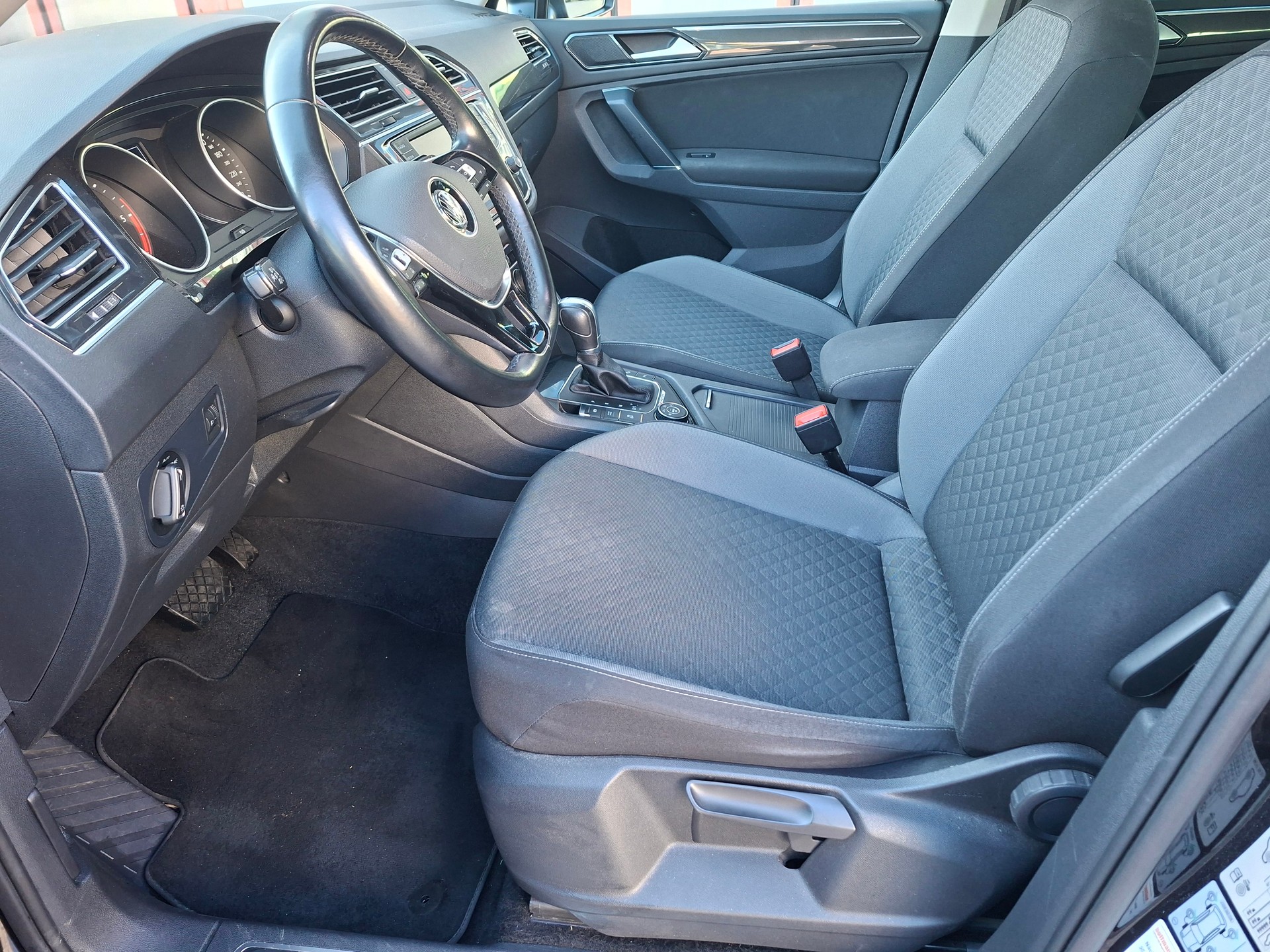 VW Tiguan 2.0 TDI SCR Comfortline 4Motion DSG-image-6