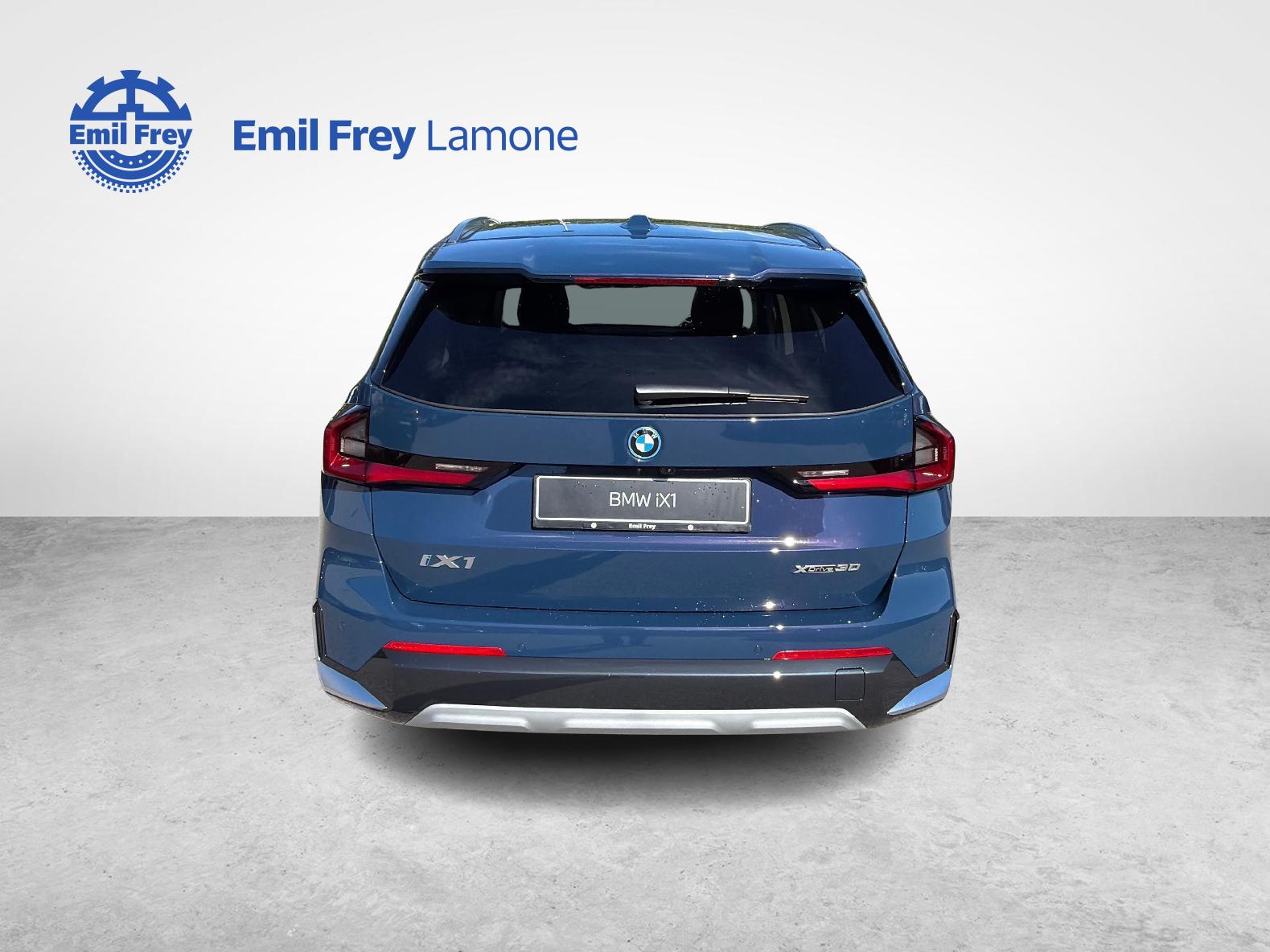 BMW iX1 30 xDrive-image-3