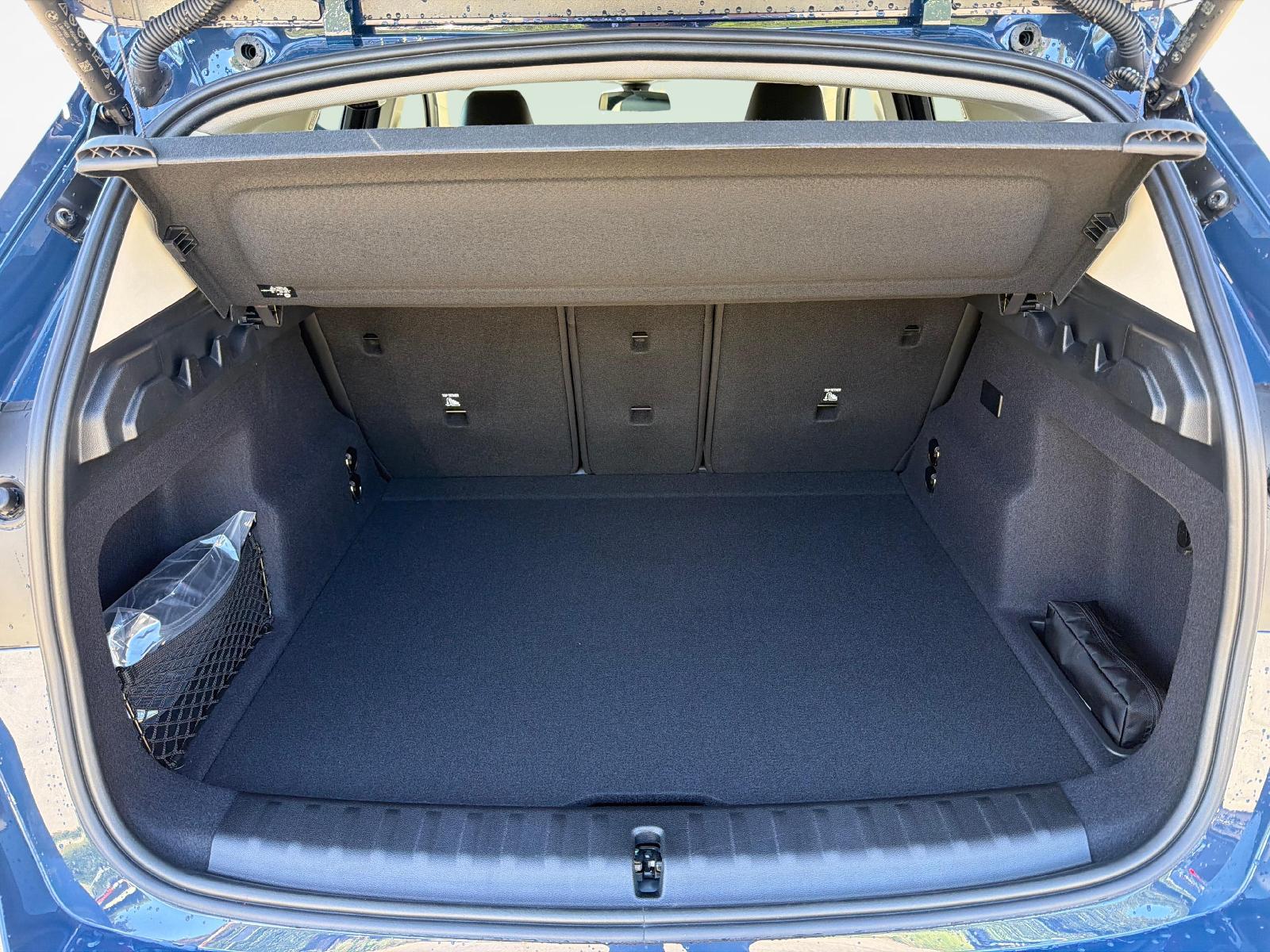 BMW iX1 30 xDrive-image-18