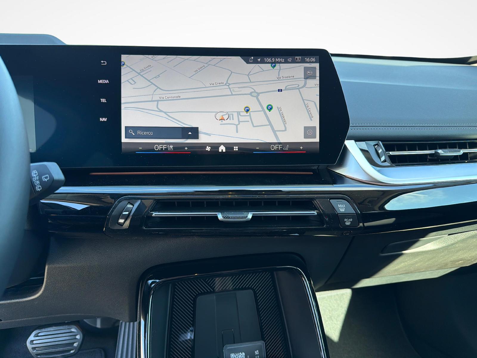 BMW iX1 30 xDrive-image-13