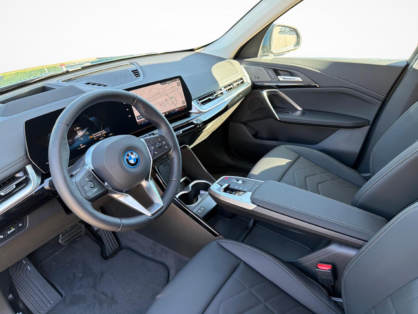 BMW iX1 30 xDrive-image-9