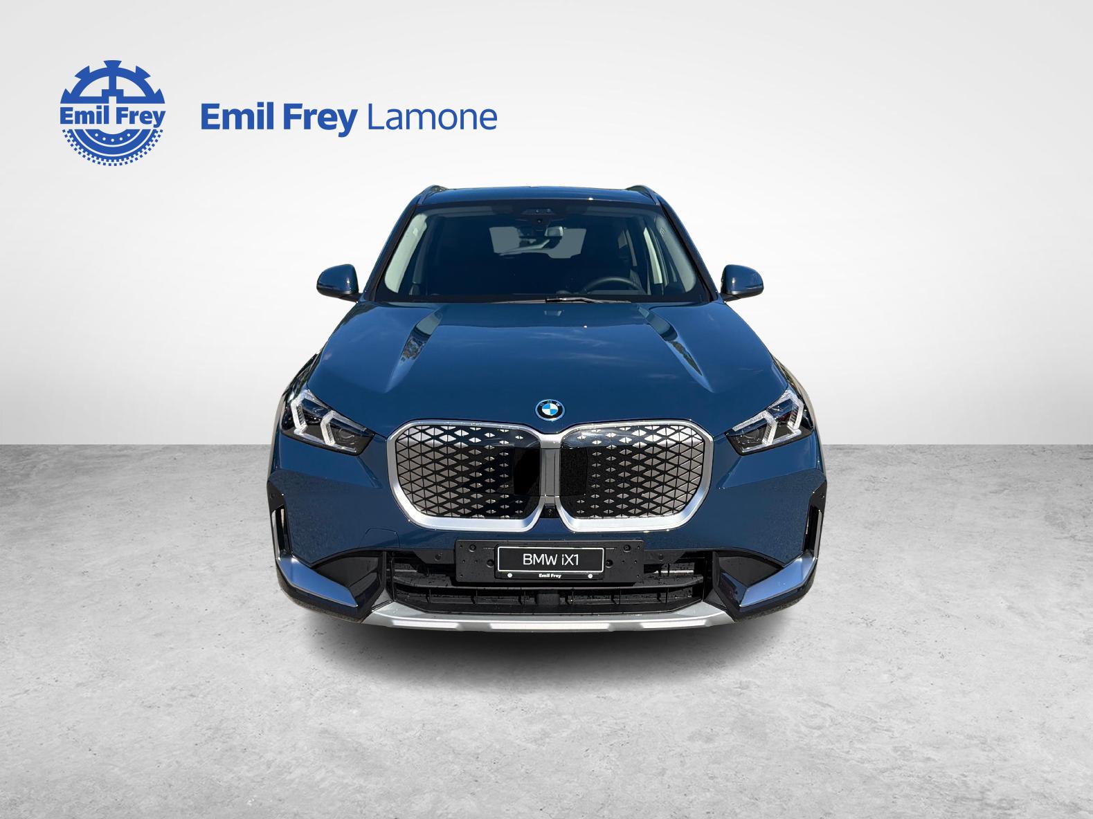 BMW iX1 30 xDrive-image-7