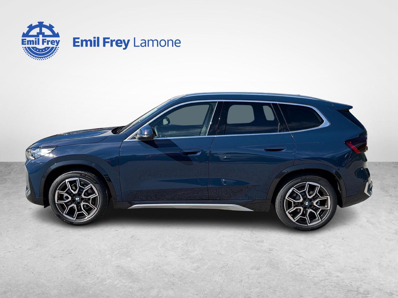 BMW iX1 30 xDrive-image-1