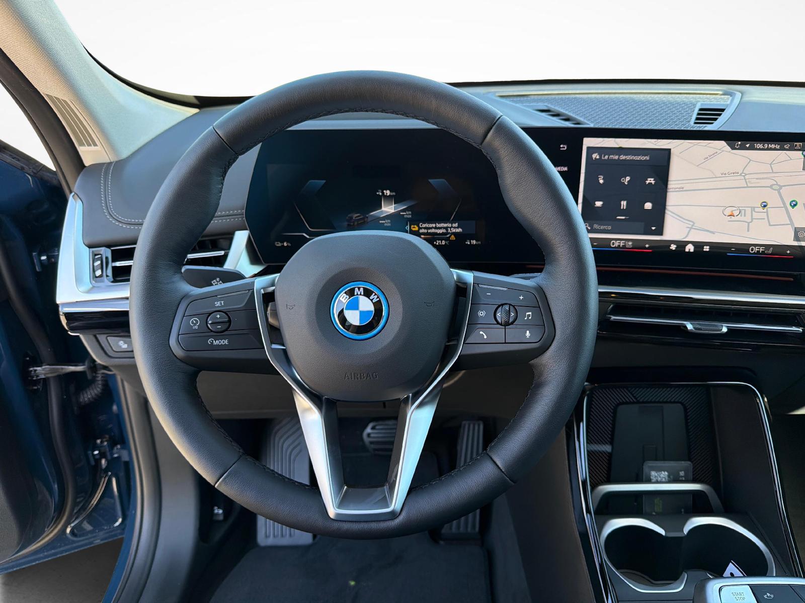 BMW iX1 30 xDrive-image-10
