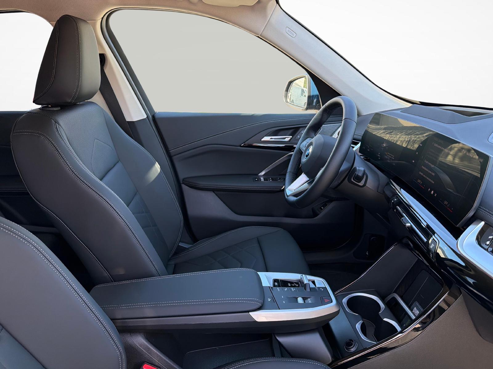 BMW iX1 30 xDrive-image-15