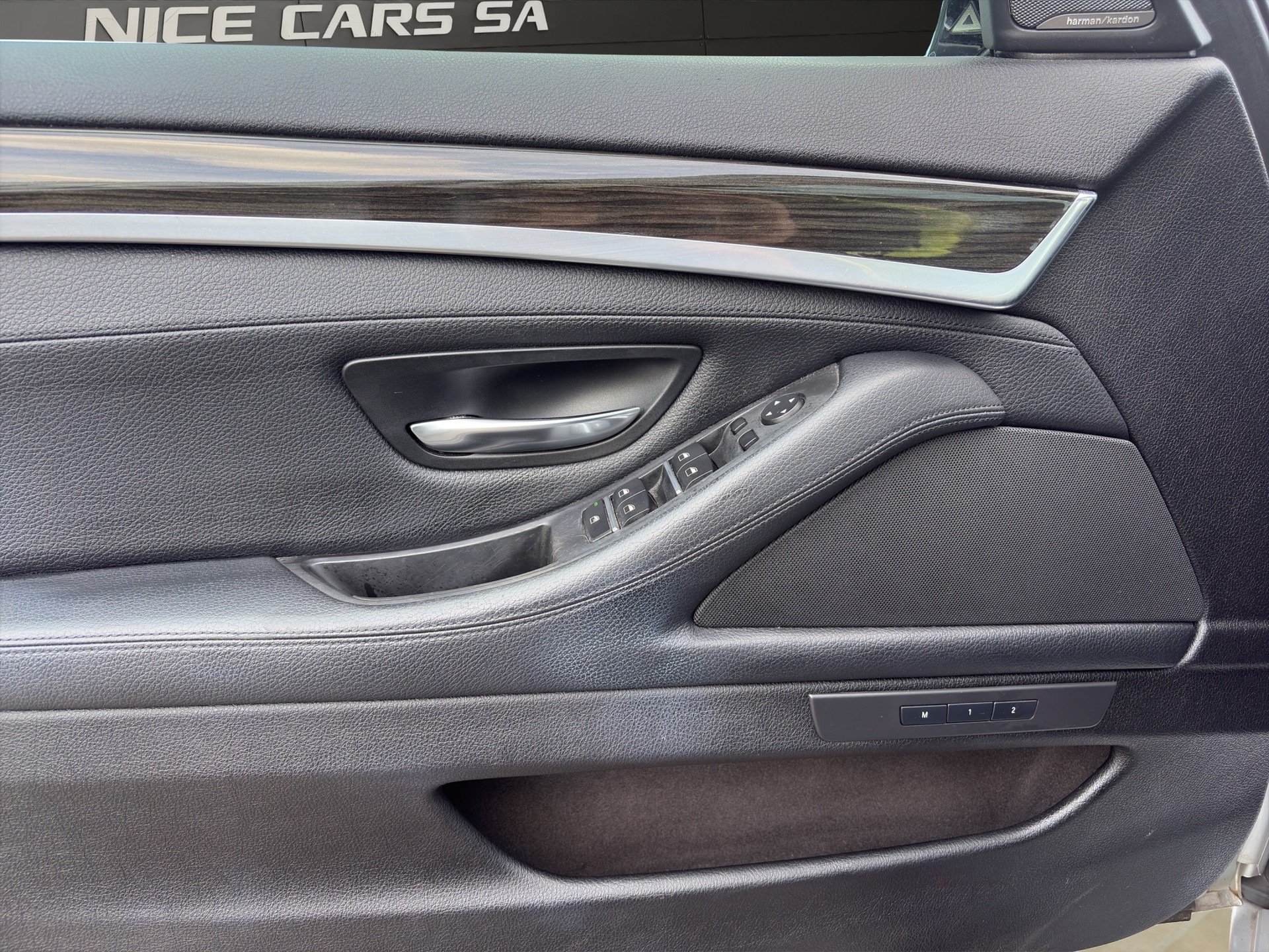 BMW 535i Touring xDrive Luxury Line Steptronic-image-16