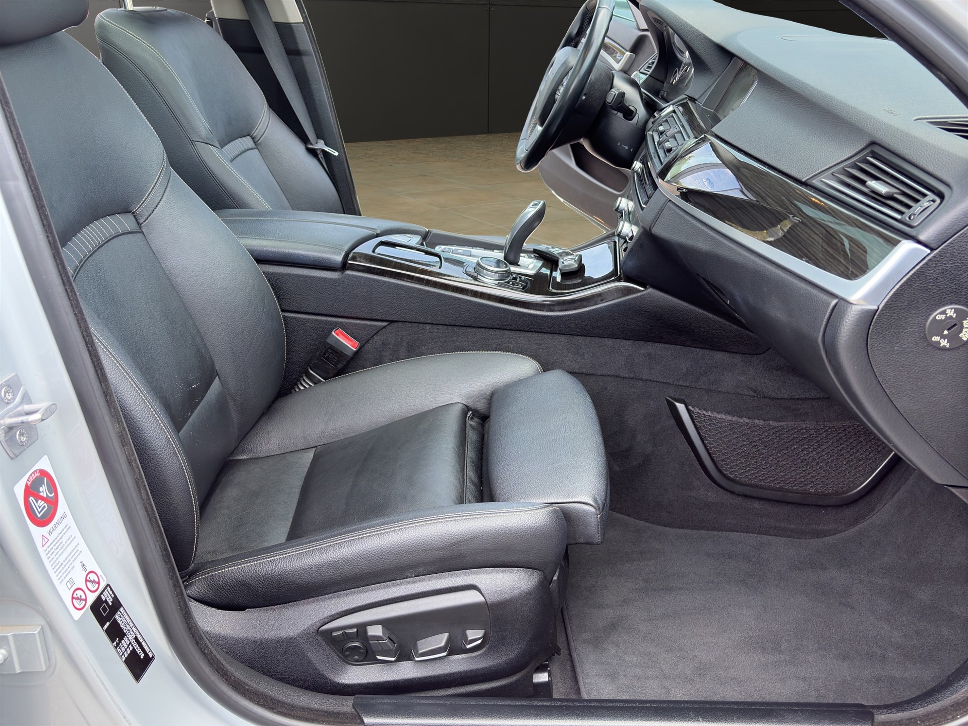 BMW 535i Touring xDrive Luxury Line Steptronic-image-14