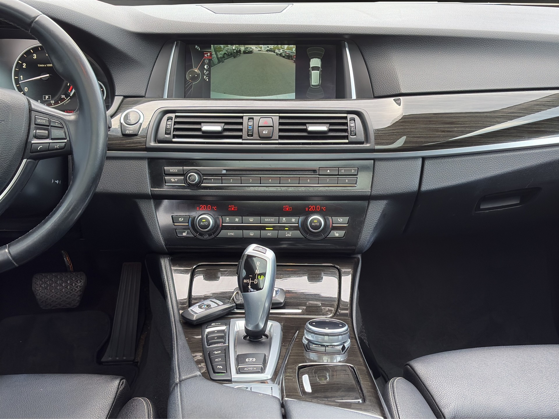 BMW 535i Touring xDrive Luxury Line Steptronic-image-17
