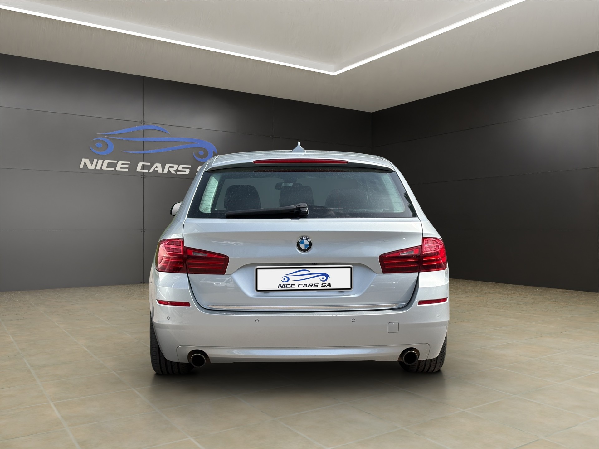 BMW 535i Touring xDrive Luxury Line Steptronic-image-3