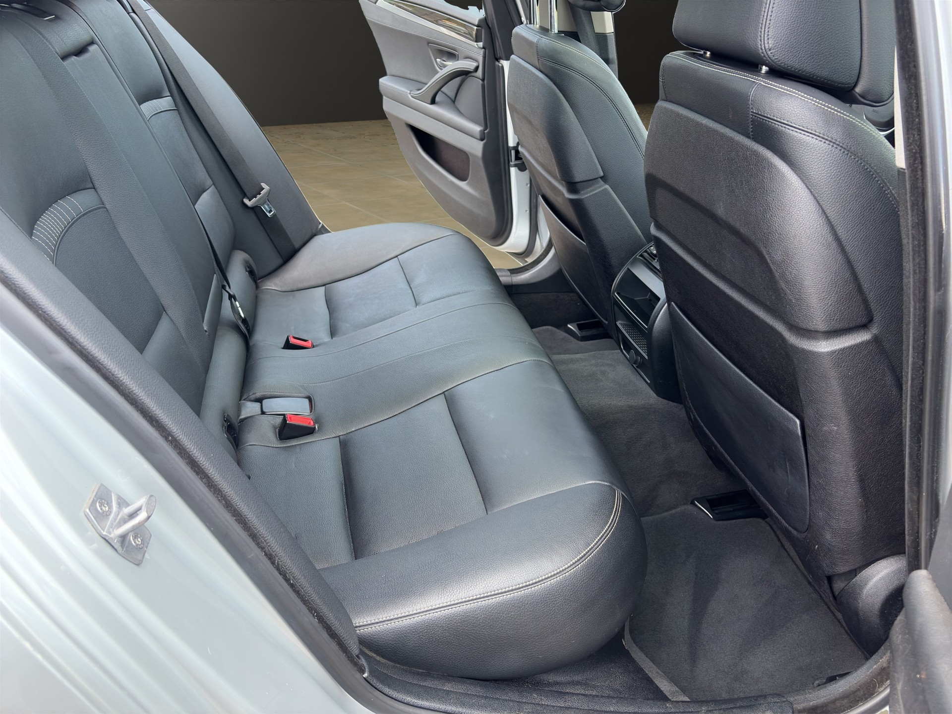 BMW 535i Touring xDrive Luxury Line Steptronic-image-21