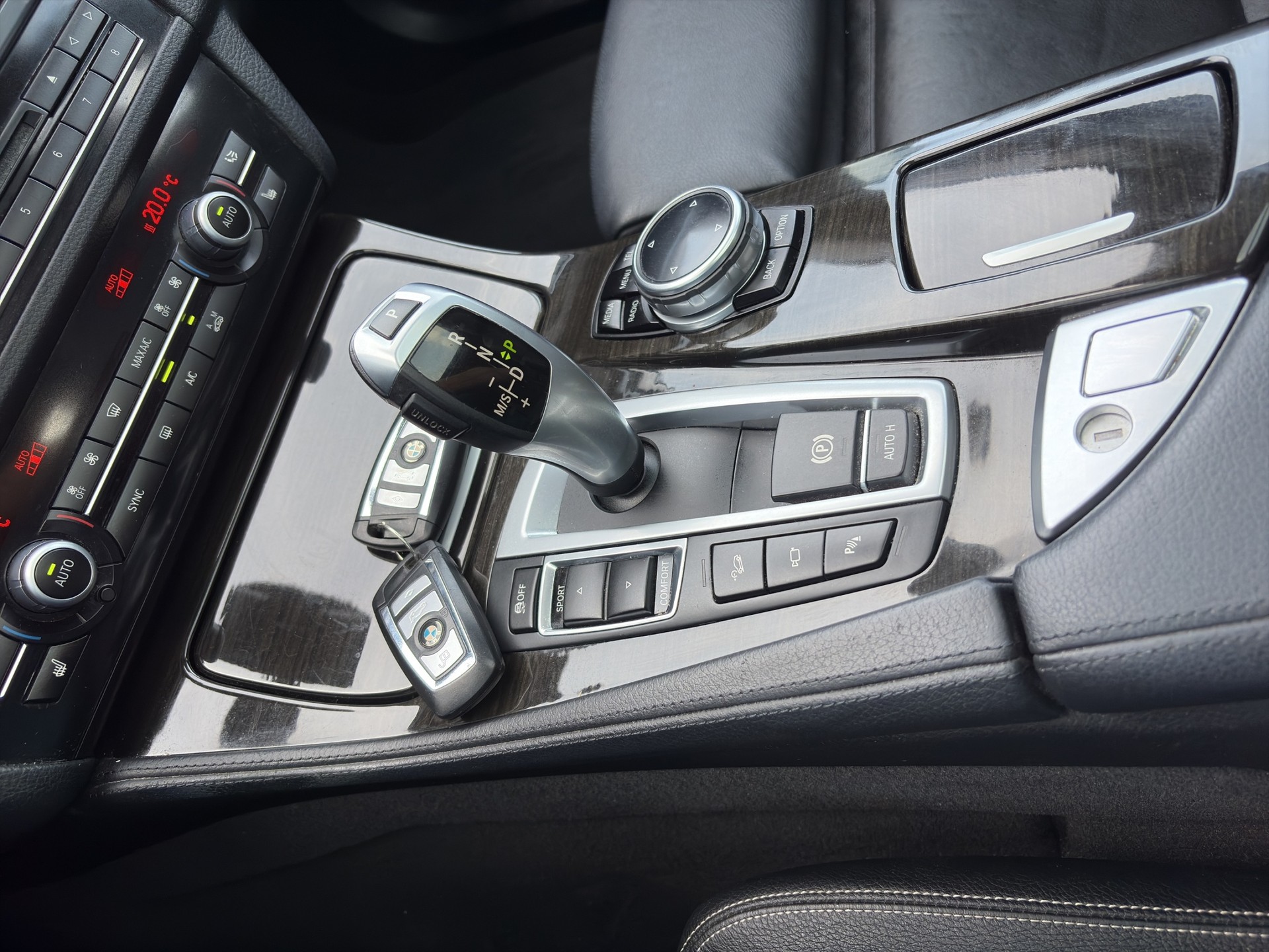 BMW 535i Touring xDrive Luxury Line Steptronic-image-18