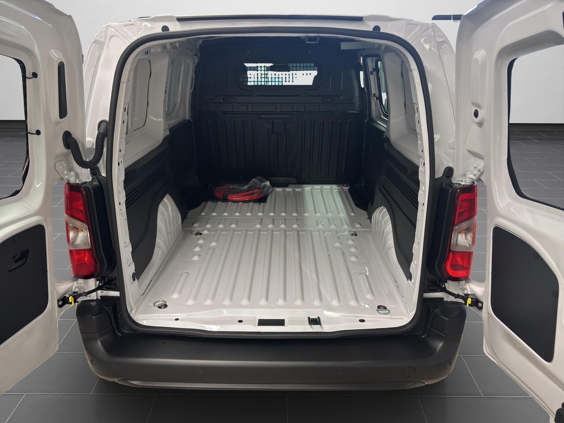 PEUGEOT e-Partner Kaw. 800 Long 50 kWh-image-14