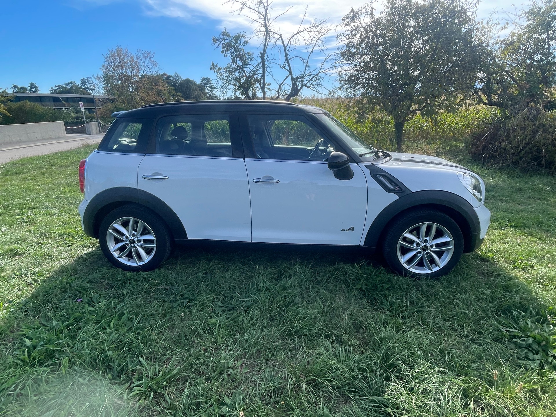 MINI 1.6i Cooper S ALL4-image-1
