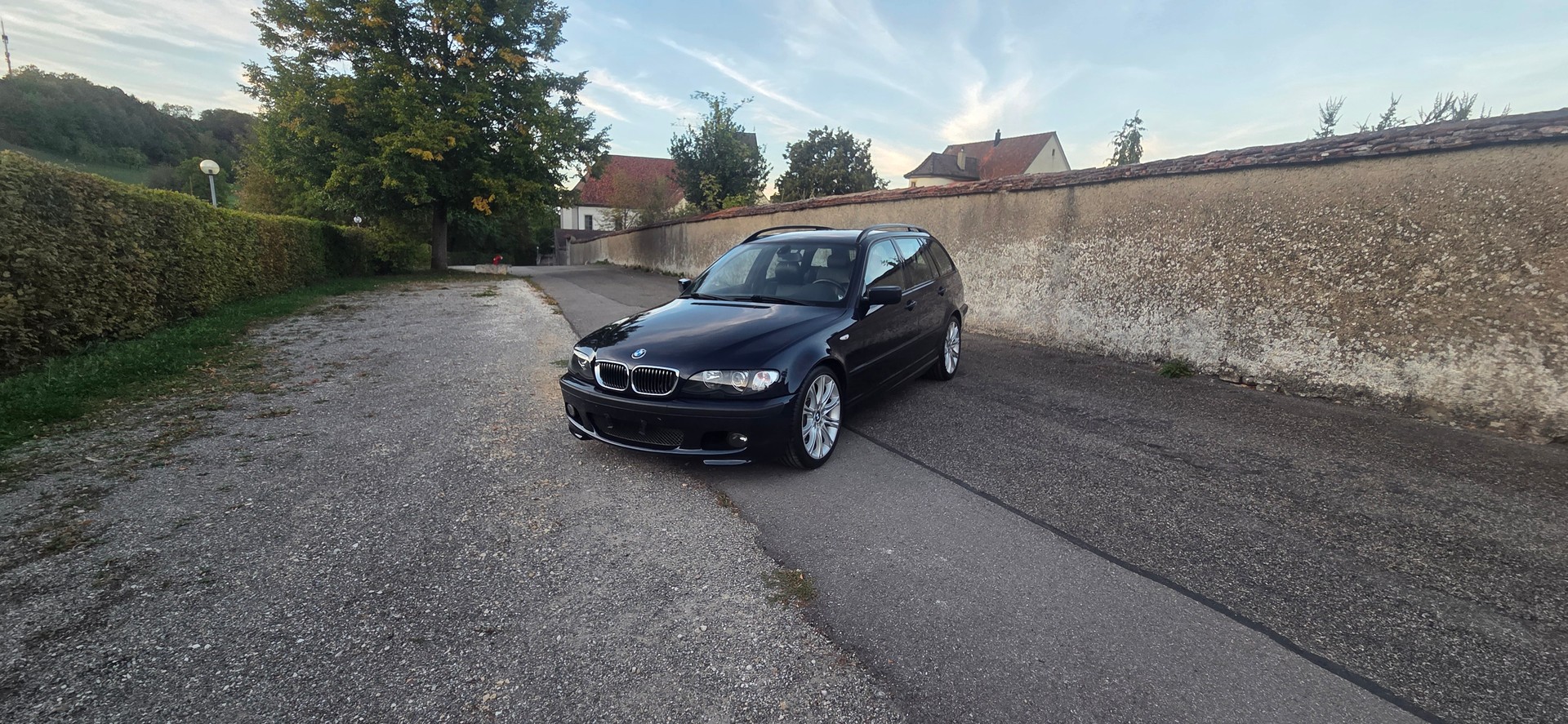 BMW 330i-image-1