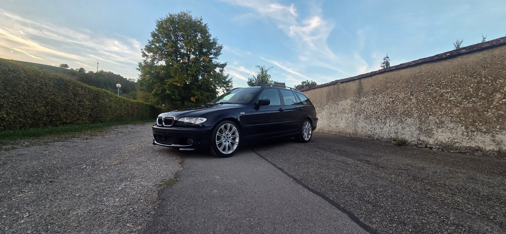 BMW 330i-image-0
