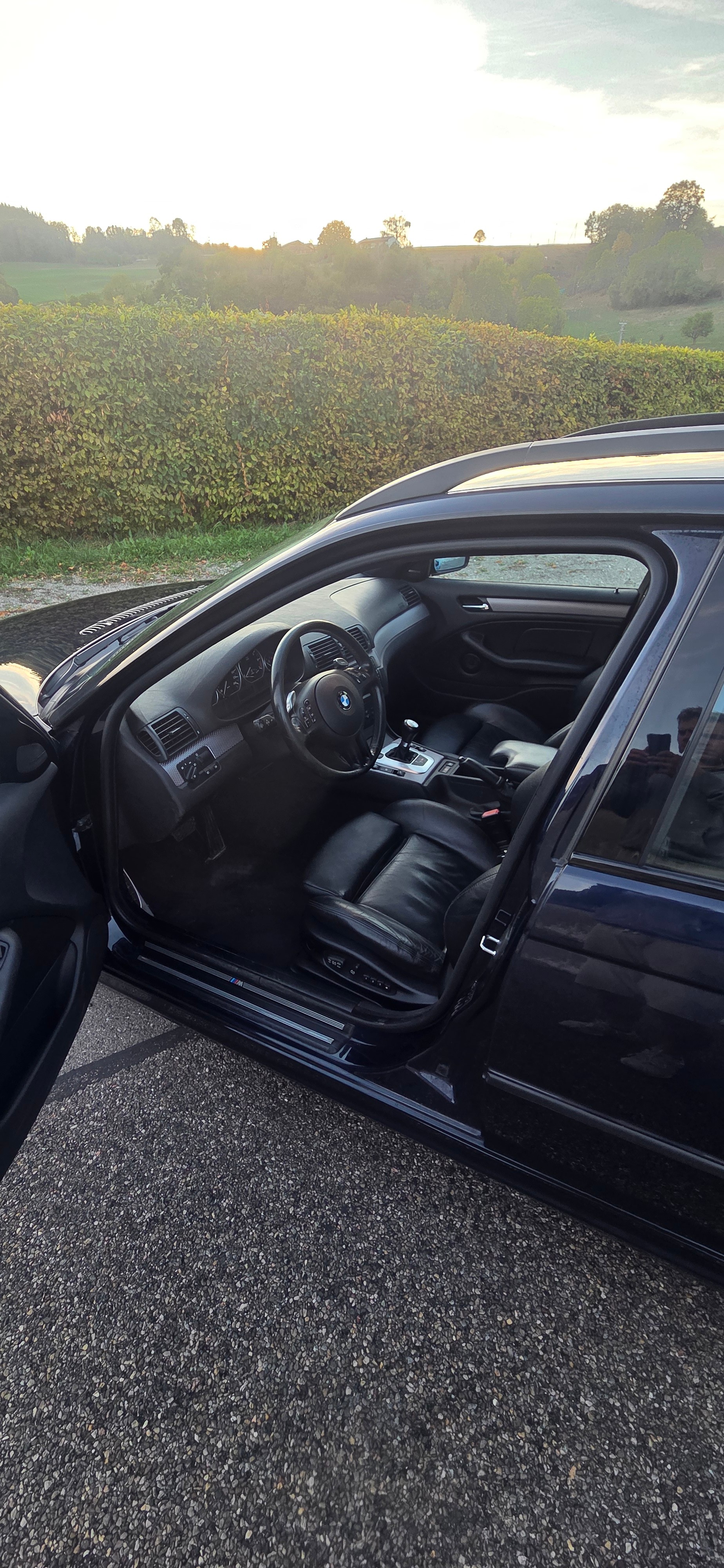 BMW 330i-image-4