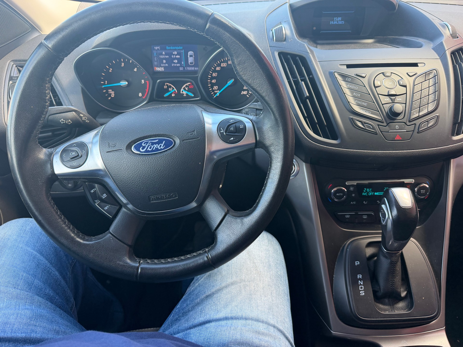 FORD Kuga 2.0 TDCi Carving 4WD PowerShift-image-12
