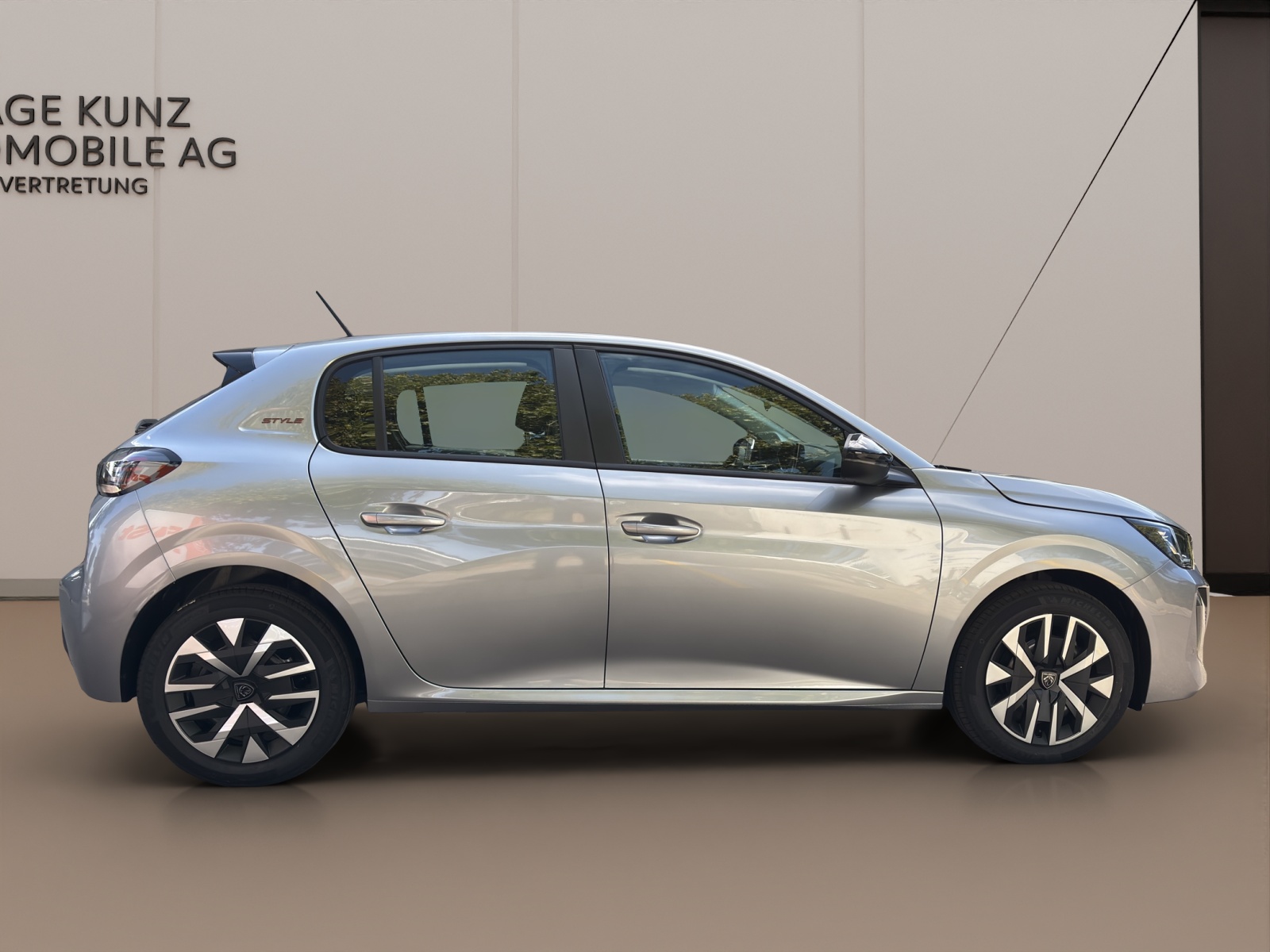 PEUGEOT 208 1.2 PureTech Style-image-5