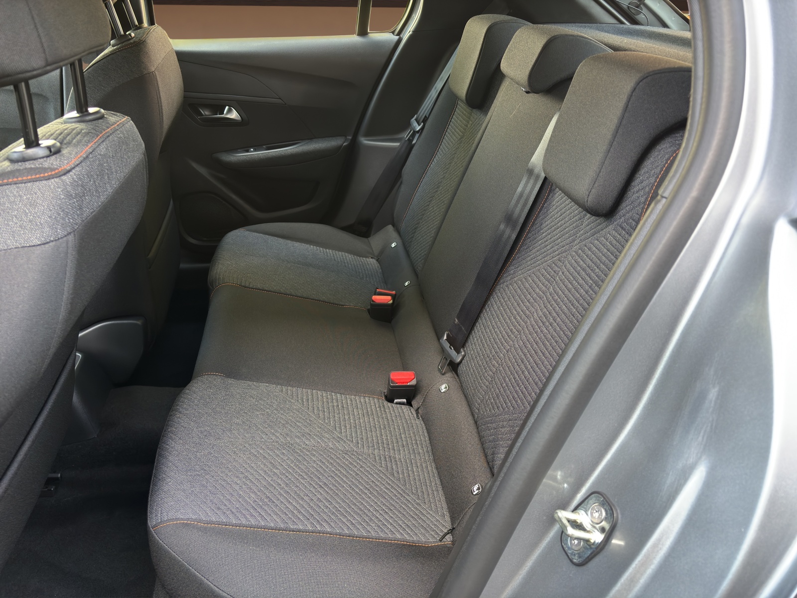 PEUGEOT 208 1.2 PureTech Style-image-11