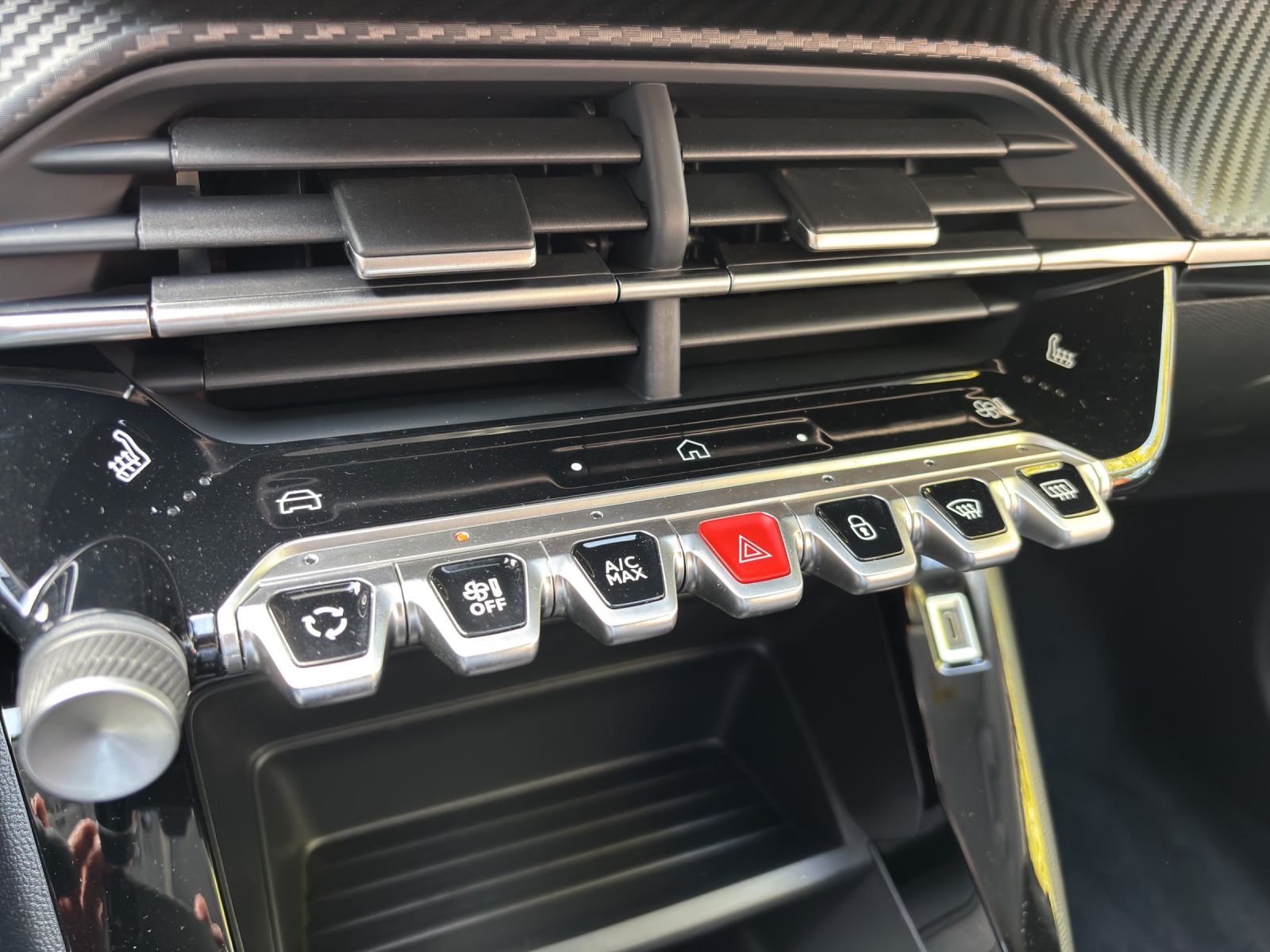 PEUGEOT 208 1.2 PureTech Style-image-13