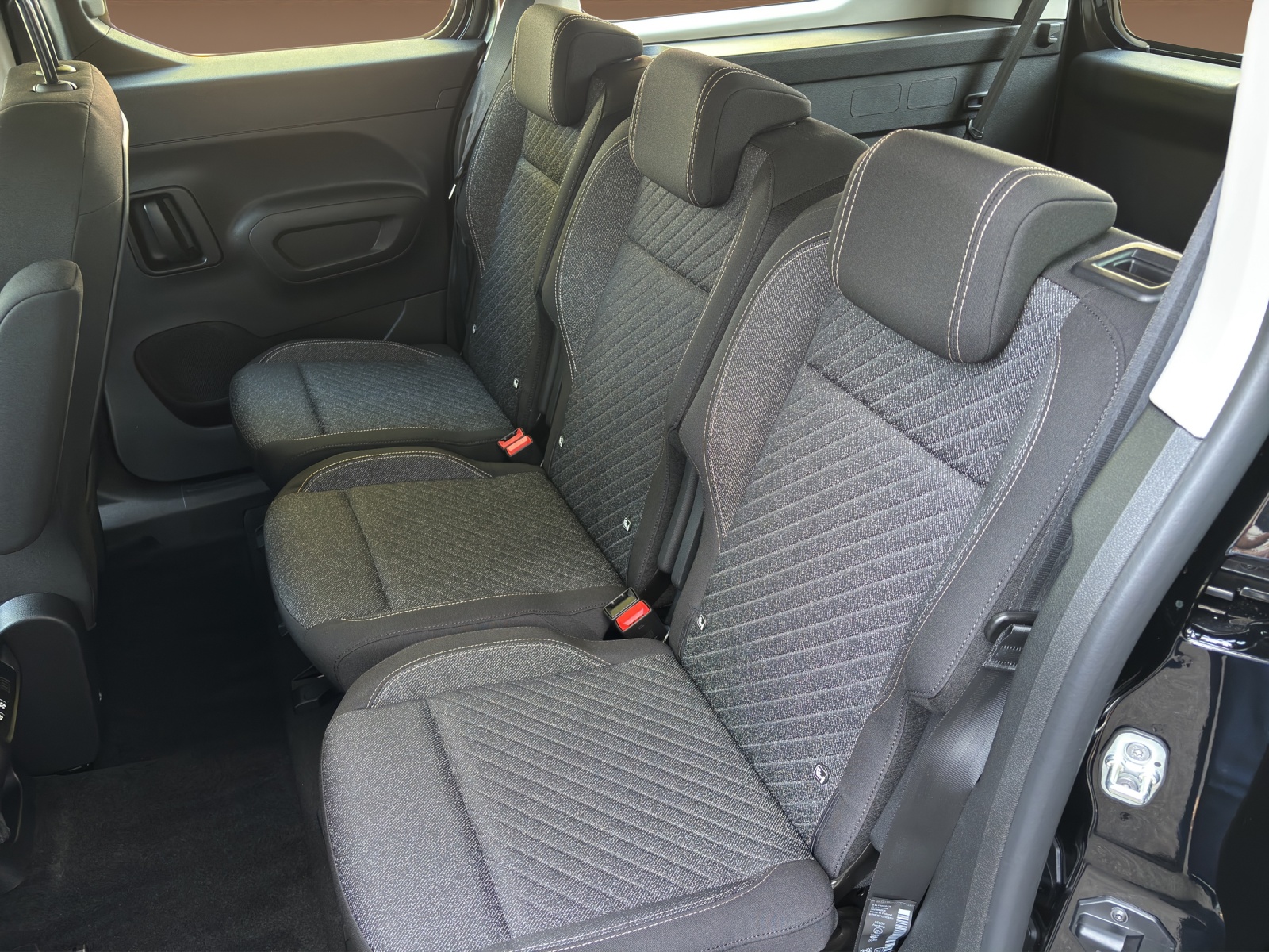 PEUGEOT Rifter Family Edition 1.5 HDi Automat-image-10