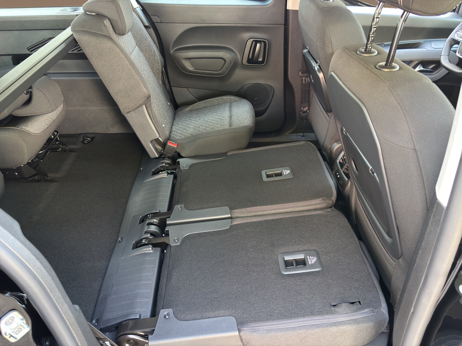 PEUGEOT Rifter Family Edition 1.5 HDi Automat-image-11
