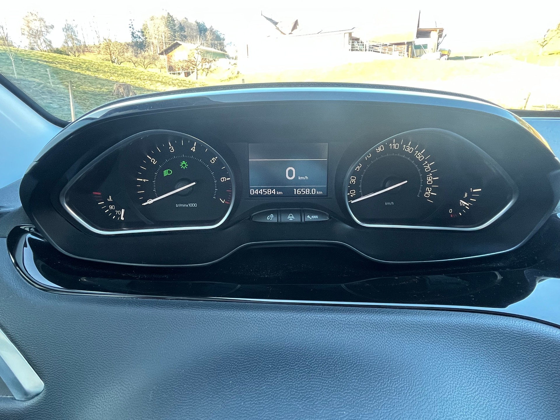 PEUGEOT 1.6 VTi Allure-image-4