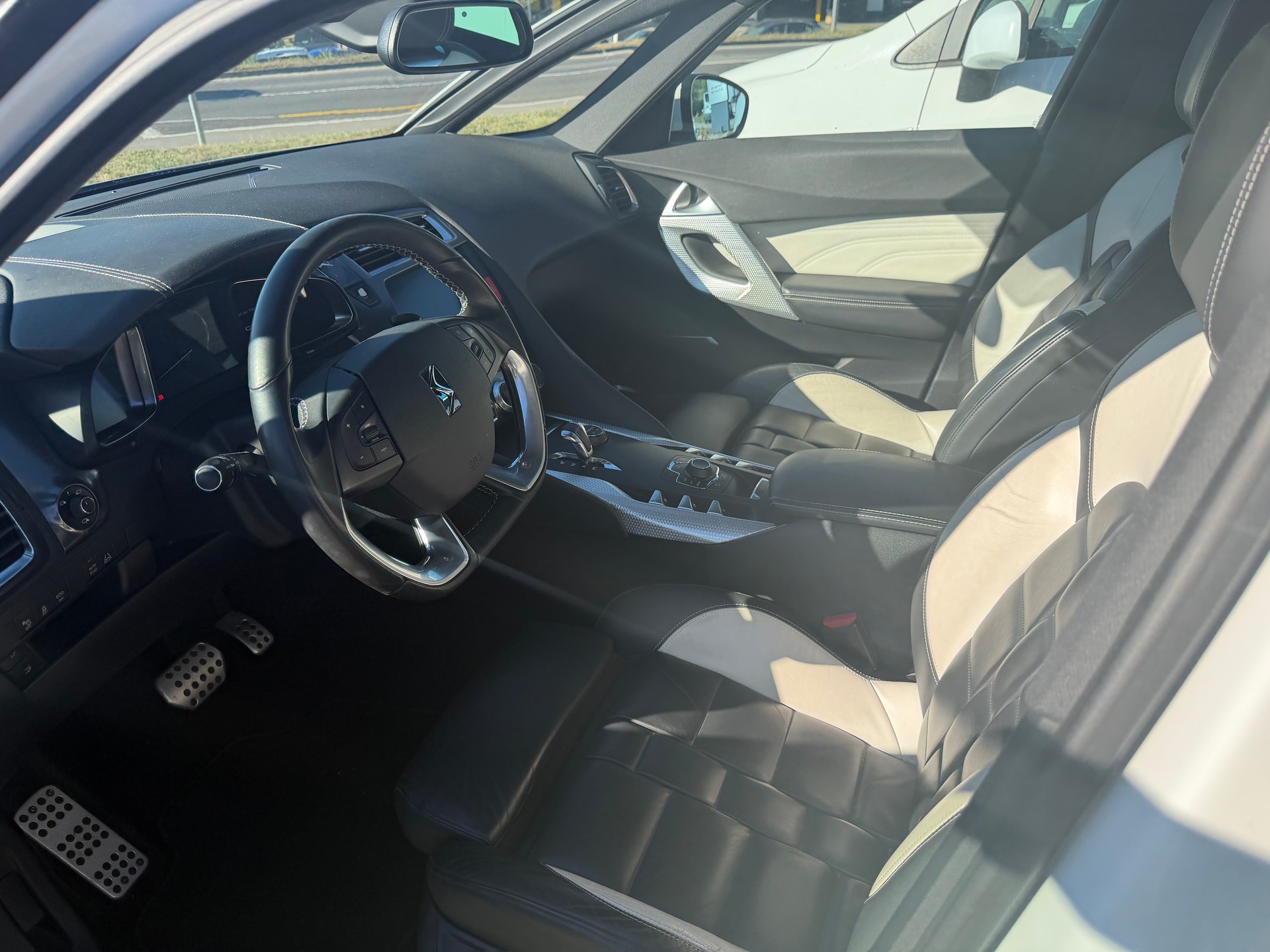 DS AUTOMOBILES DS5 HYbrid4 200 Sport Chic EGS6-image-6