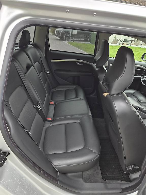 VOLVO V70 2.4D Momentum Geartronic-image-4
