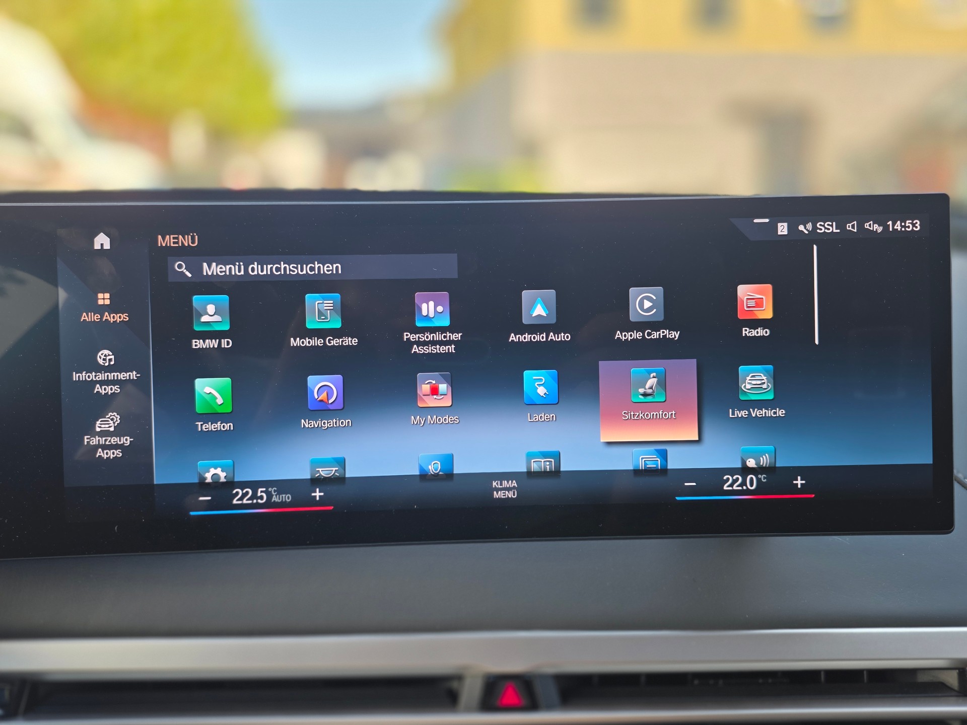 BMW iX xDrive40// SoH 97.2% -GRATIS SERVICE- MASSAGE SITZE- EL.AHK -SKYLOUNGE- ASSISTENZ PAK- PLUS -SPORT PAK.- GARANTIE BIS 11.2029-image-16
