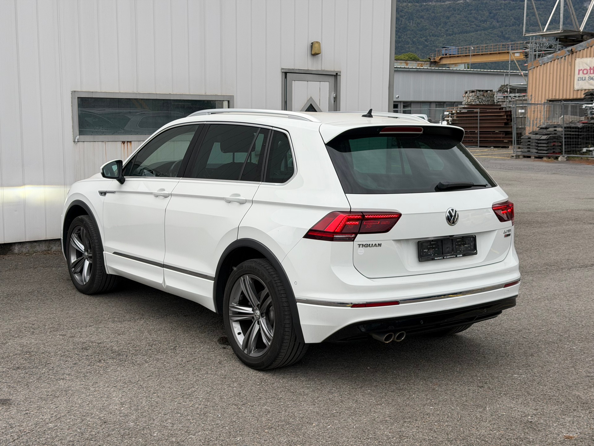 VW Tiguan 2.0 TDI SCR R Line 4Motion DSG-image-5