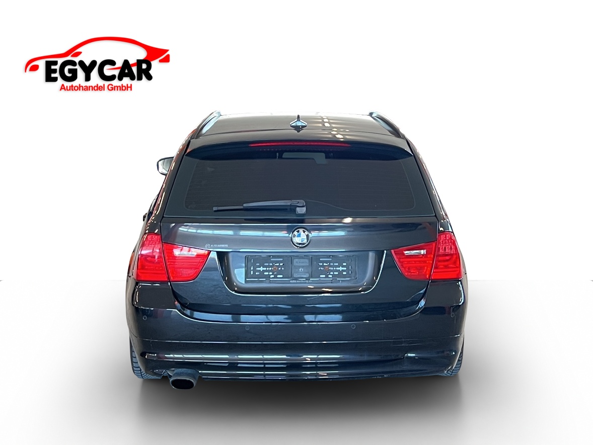 BMW 320i Touring-image-3